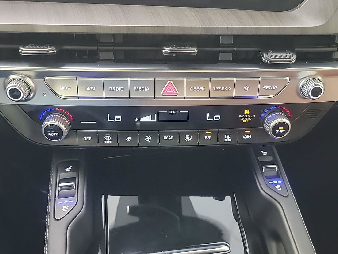 Certified 2024 Kia Telluride SX w/ Towing Package FWD image 32