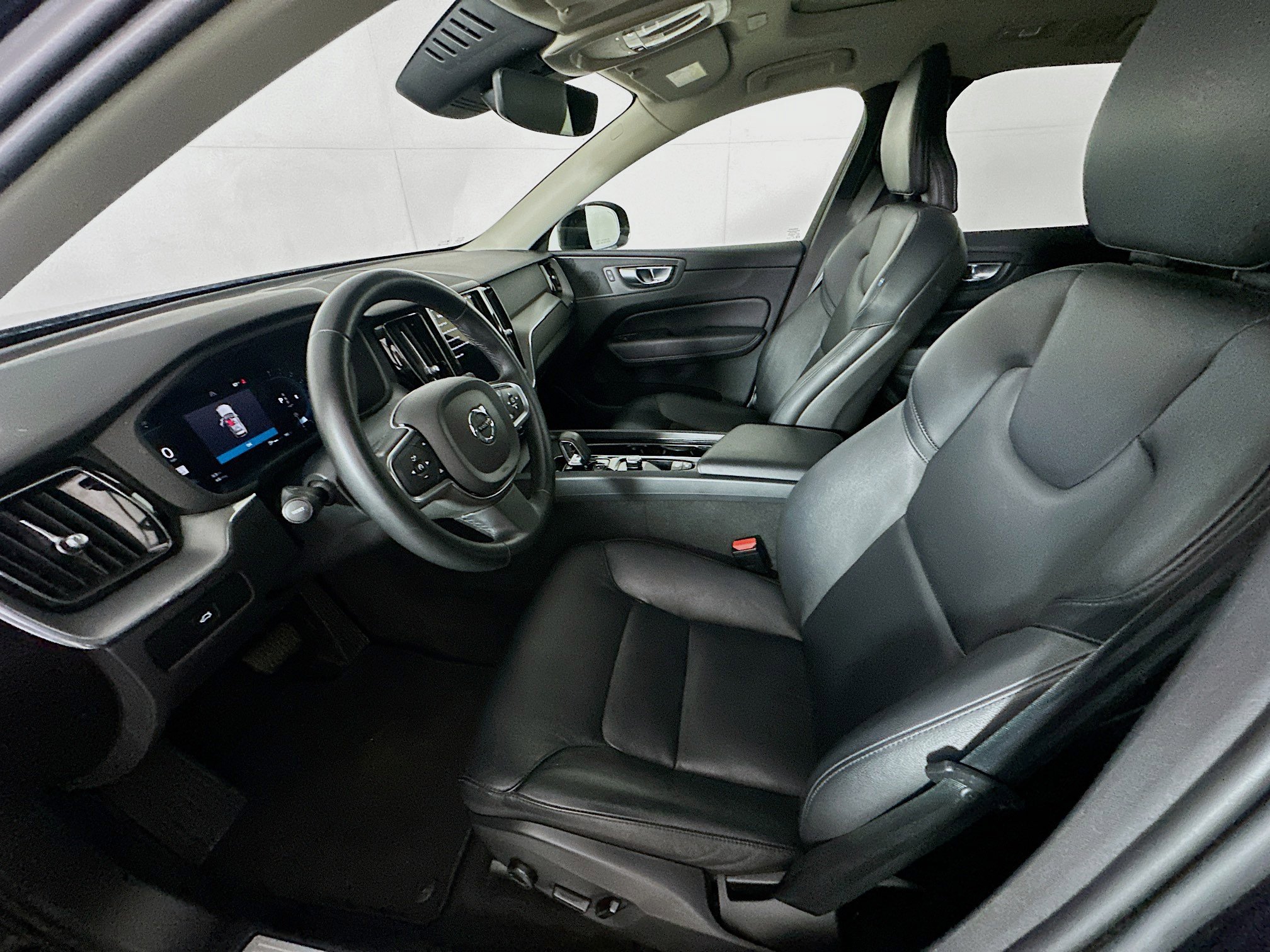 Used 2024 Volvo XC60 B5 Core w/ Climate Package image 13