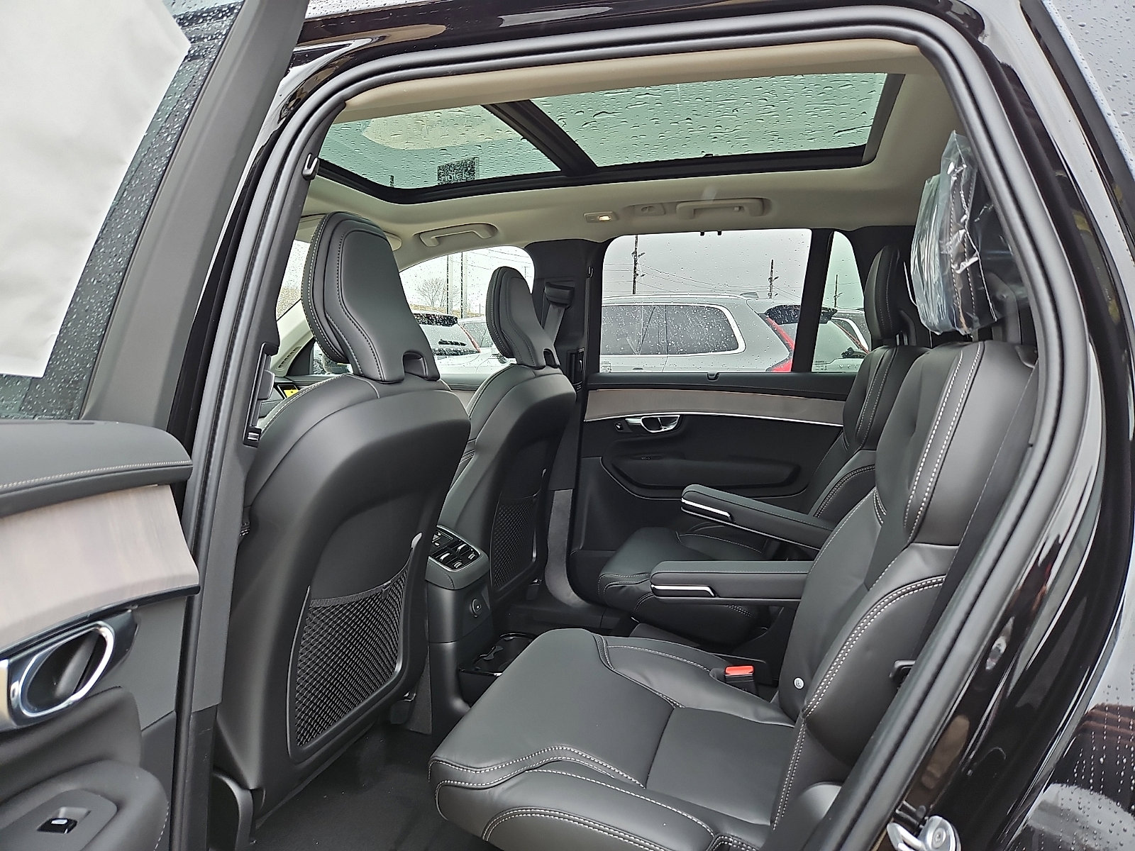 New 2026 Volvo XC90 T8 Ultra w/ Protection Package Premier image 8