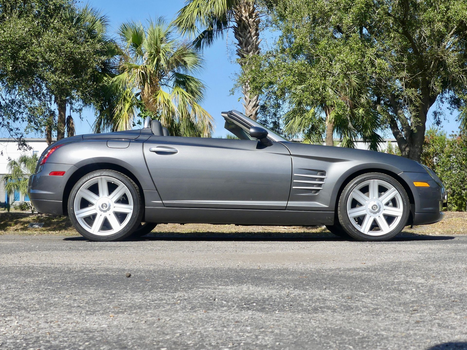 Used 2005 Chrysler Crossfire Limited RWD image 29