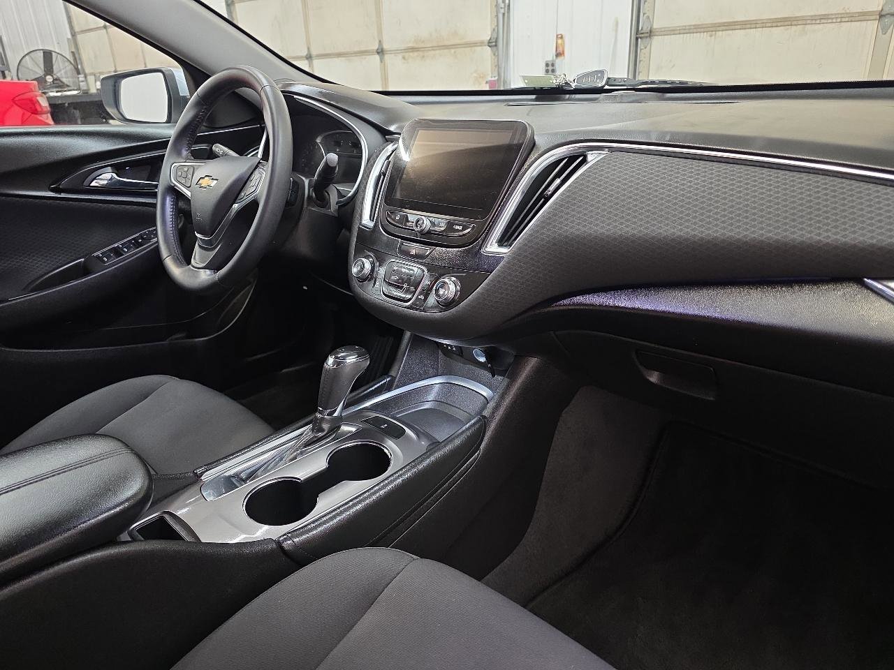 Used 2018 Chevrolet Malibu LT FWD image 45