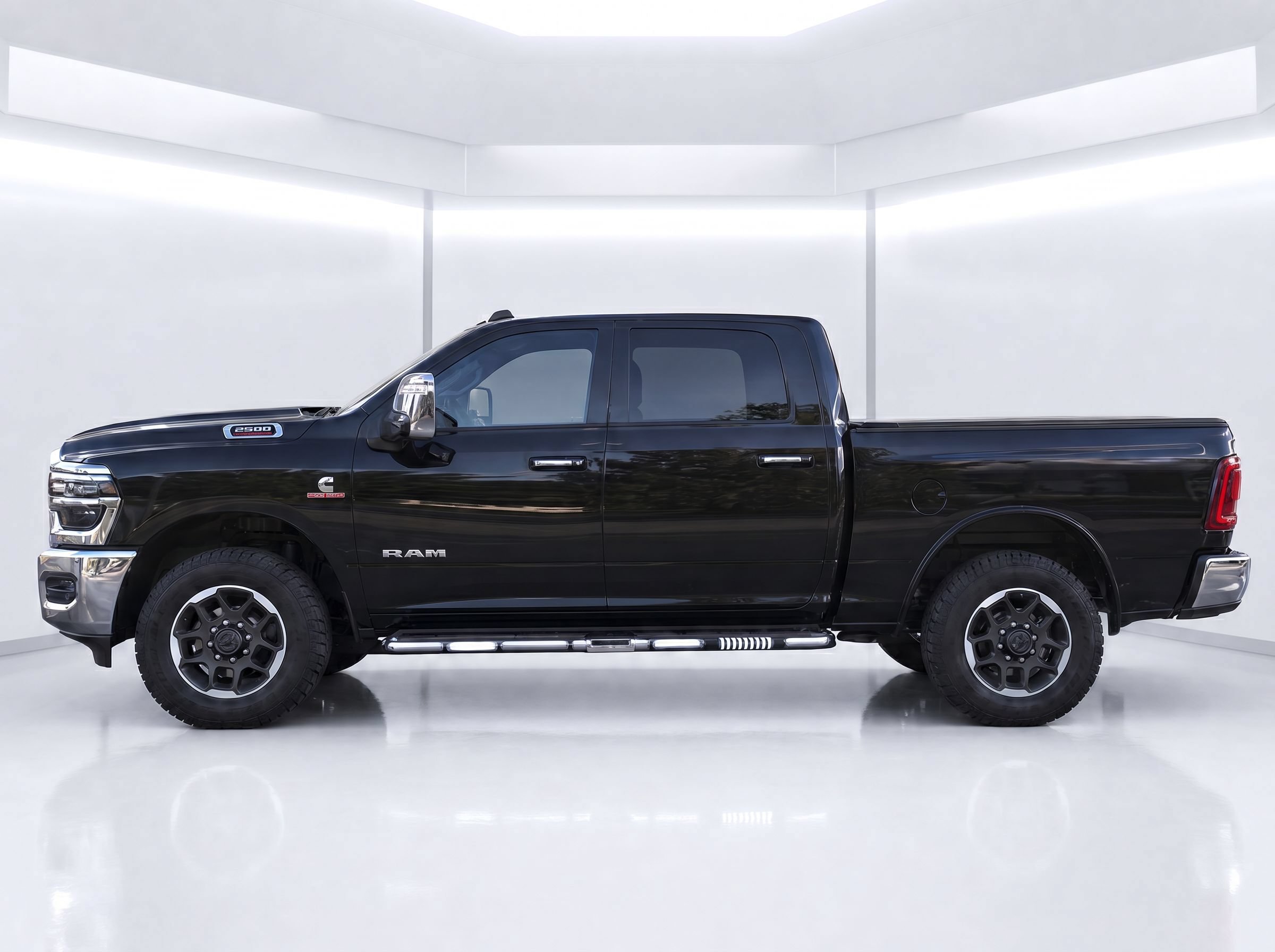 Used 2025 RAM 2500 Laramie AWD/4WD image 6