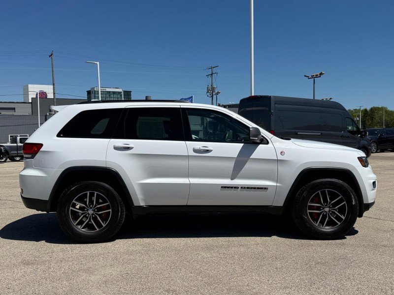 Used 2018 Jeep Grand Cherokee Trailhawk w/ Trailhawk Luxury Group AWD/4WD image 2