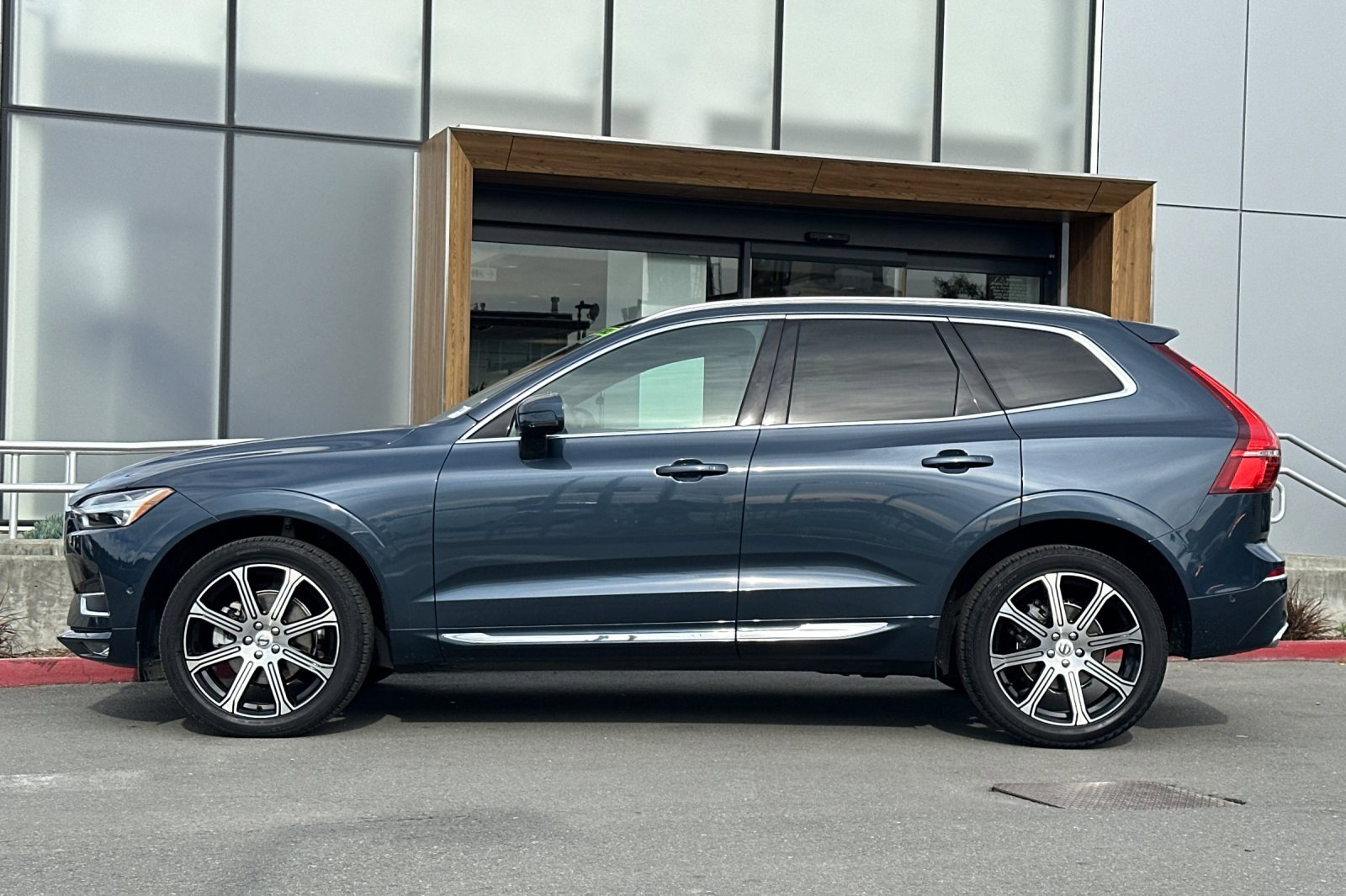 Used 2021 Volvo XC60 T5 Inscription w/ Advanced Package image 5