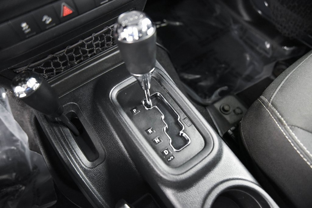 Used 2016 Jeep Wrangler Unlimited Sahara w/ Connectivity Group image 21