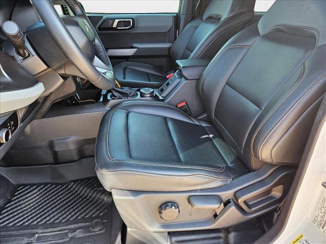 Used 2023 Ford Bronco Badlands image 15