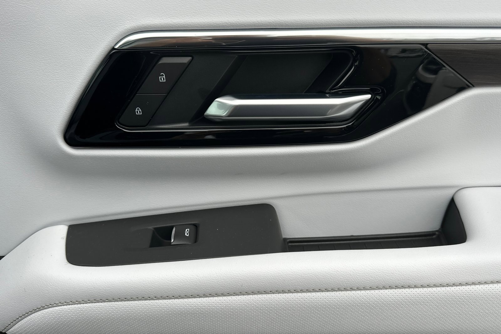 New 2026 Chevrolet Suburban Premier w/ Sun And Tow Package image 21