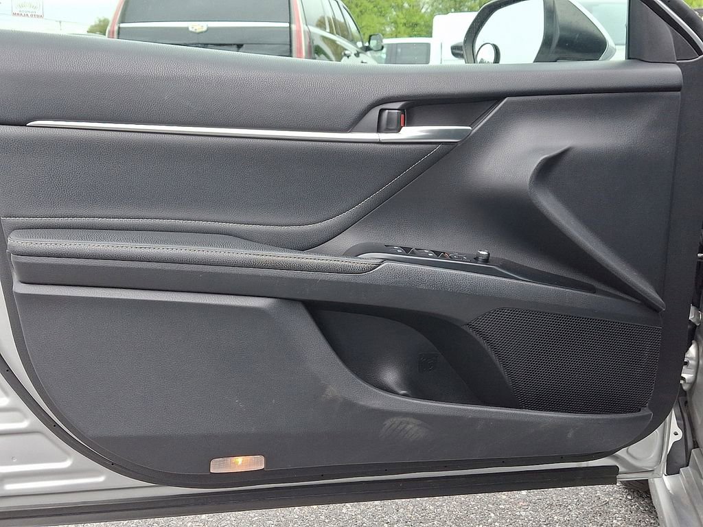 Used 2018 Toyota Camry XSE FWD image 14