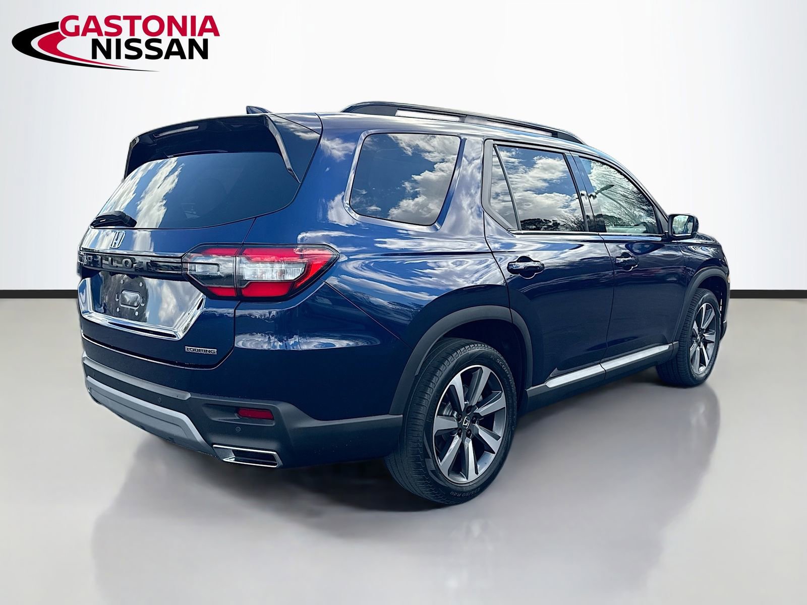 Used 2023 Honda Pilot Touring image 9