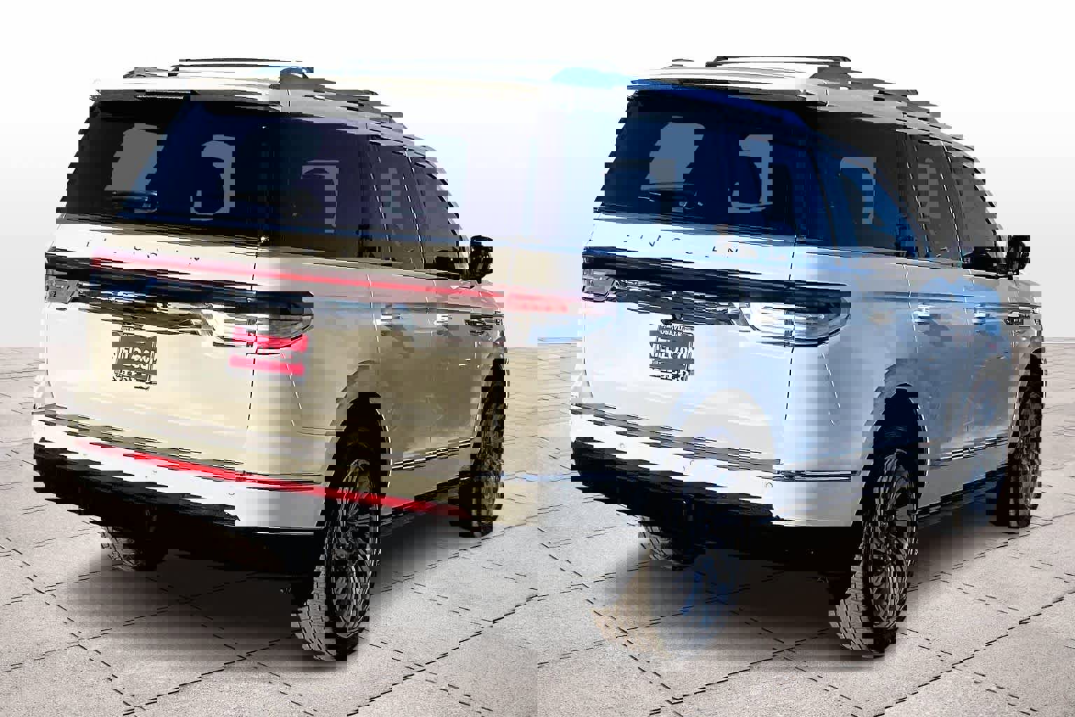 Used 2023 Lincoln Navigator Reserve image 14