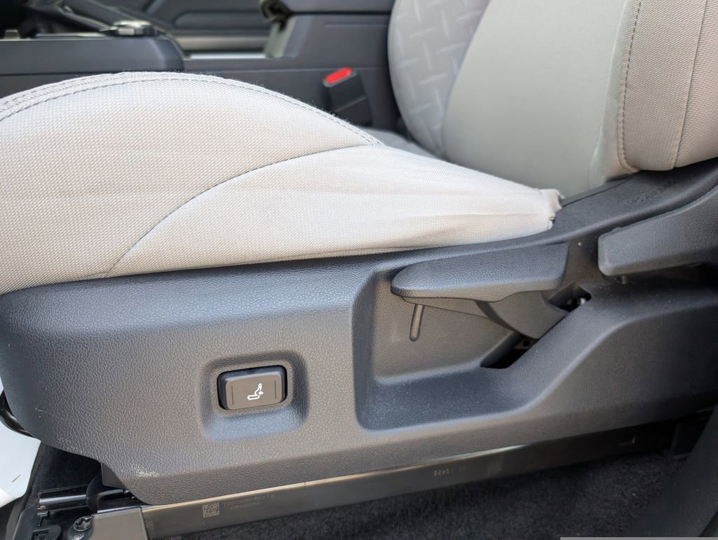 Used 2025 Toyota Tacoma SR5 AWD/4WD image 10