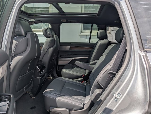 New 2026 Cadillac Vistiq Luxury w/ LPO, Floor Liner Package image 19