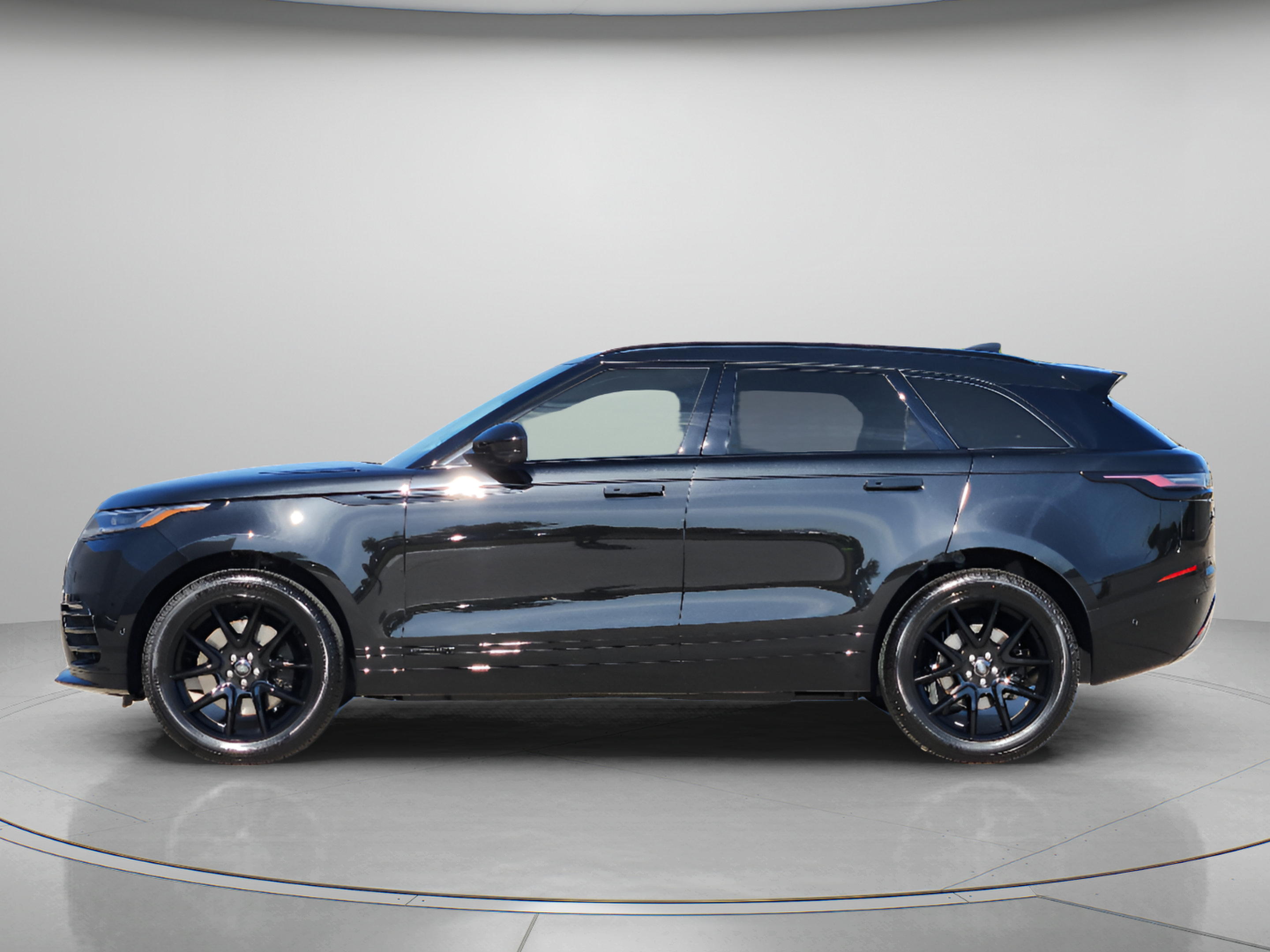 New 2026 Land Rover Range Rover Velar Belgravia AWD/4WD image 2