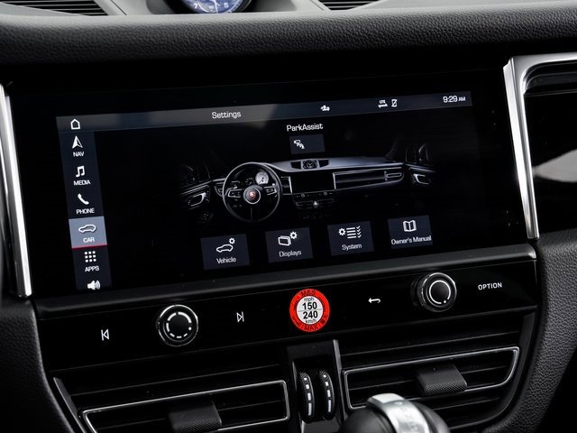 Certified 2025 Porsche Macan image 18