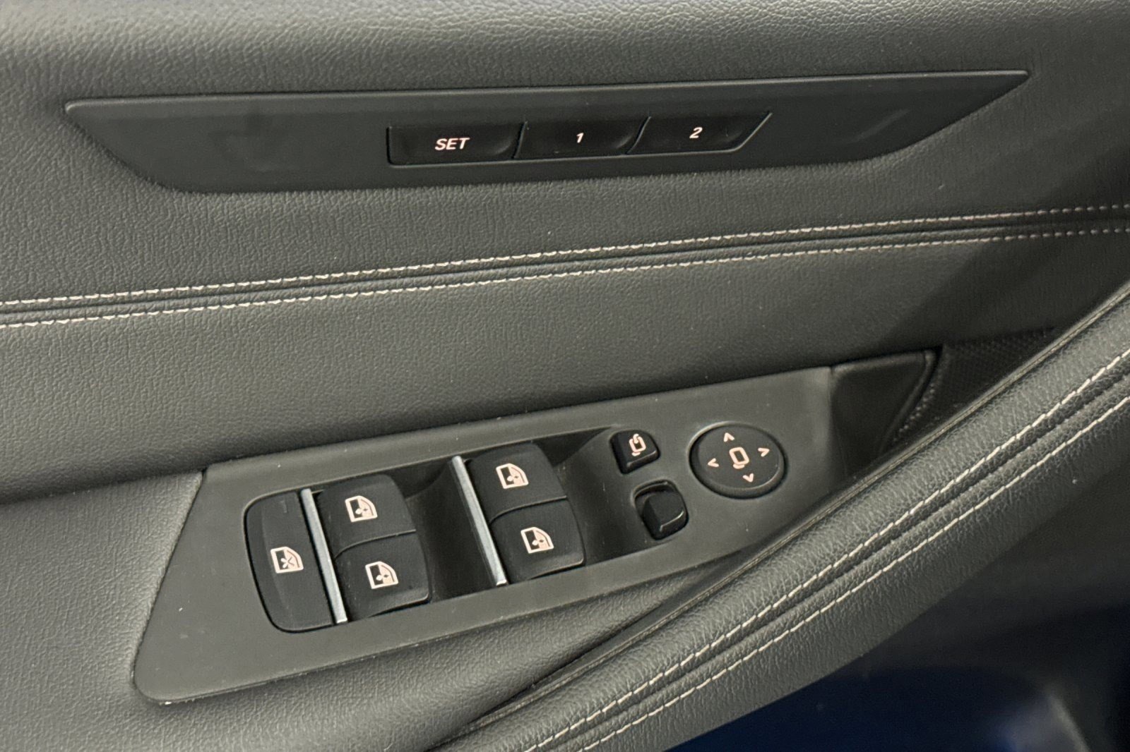 Used 2023 BMW 530e w/ Convenience Package image 13