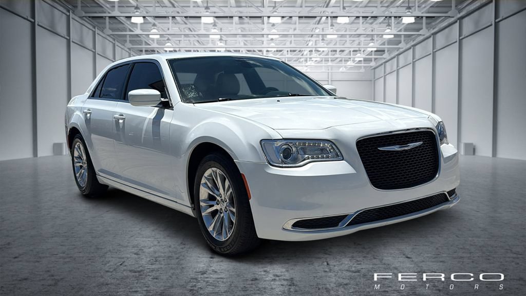 Used 2018 Chrysler 300 Touring L RWD image 7