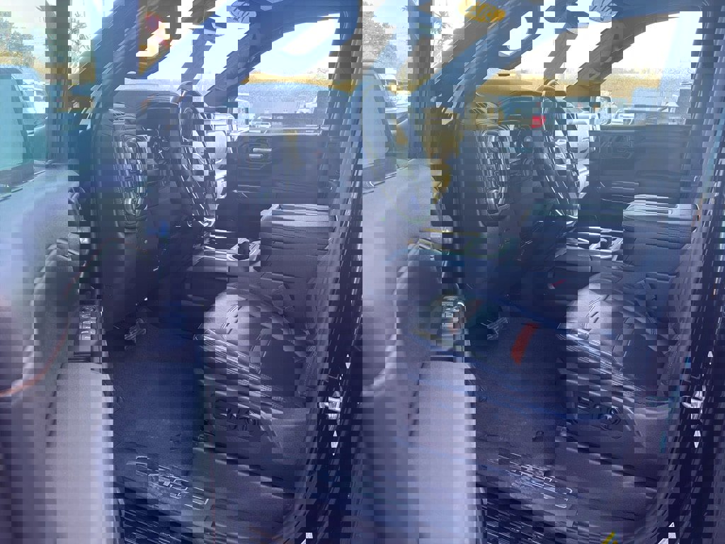 Used 2021 GMC Sierra 1500 AT4 w/ Technology Package image 4