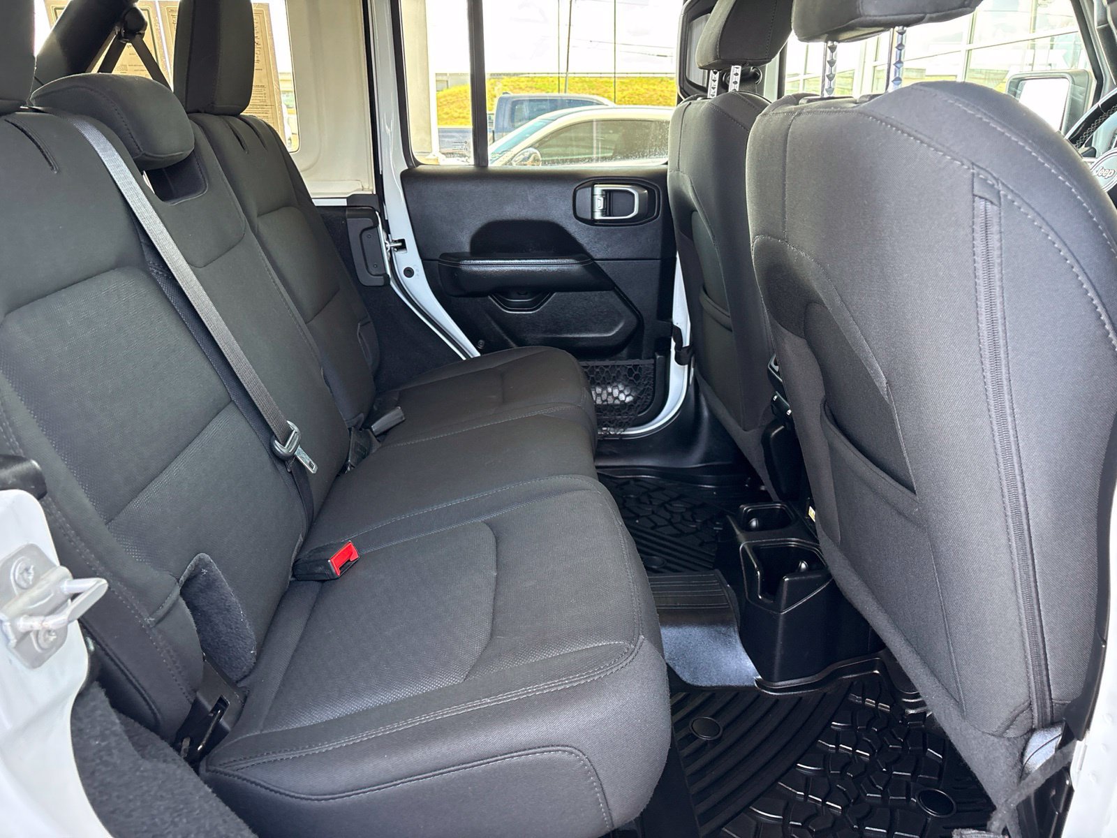 Used 2020 Jeep Wrangler Unlimited Sahara AWD/4WD image 17