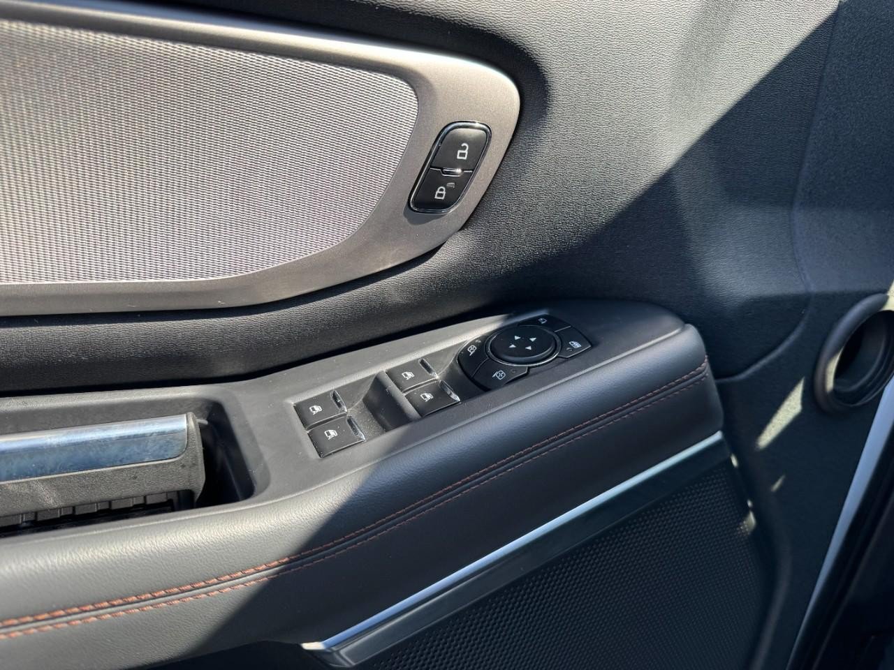 Used 2025 Ford Expedition Active AWD/4WD image 17