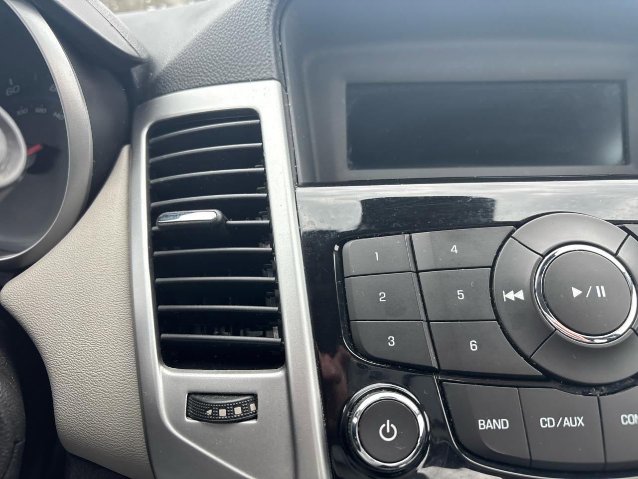 Used 2015 Chevrolet Cruze LS FWD image 30