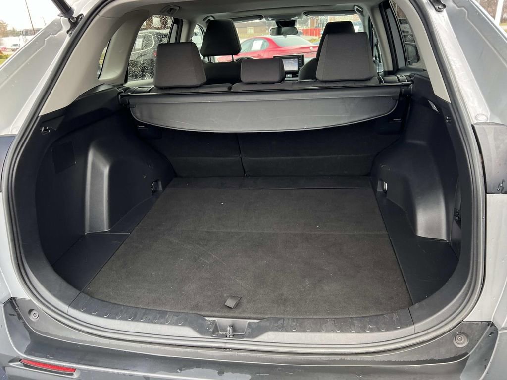 Used 2021 Toyota RAV4 XLE w/ Convenience Package image 11