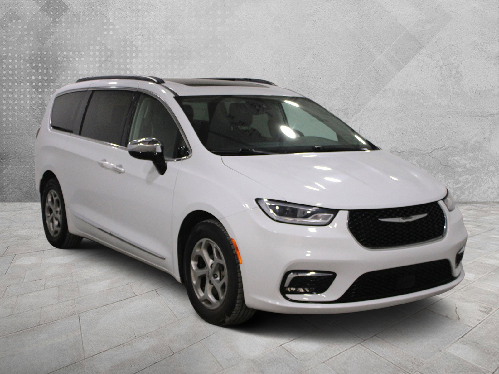 Used 2023 Chrysler Pacifica Limited image 1