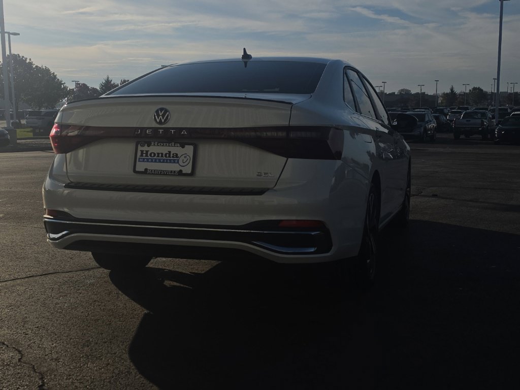 Used 2026 Volkswagen Jetta SEL FWD image 8
