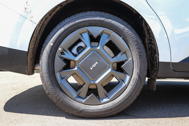 New 2027 Kia Carnival EX FWD image 18