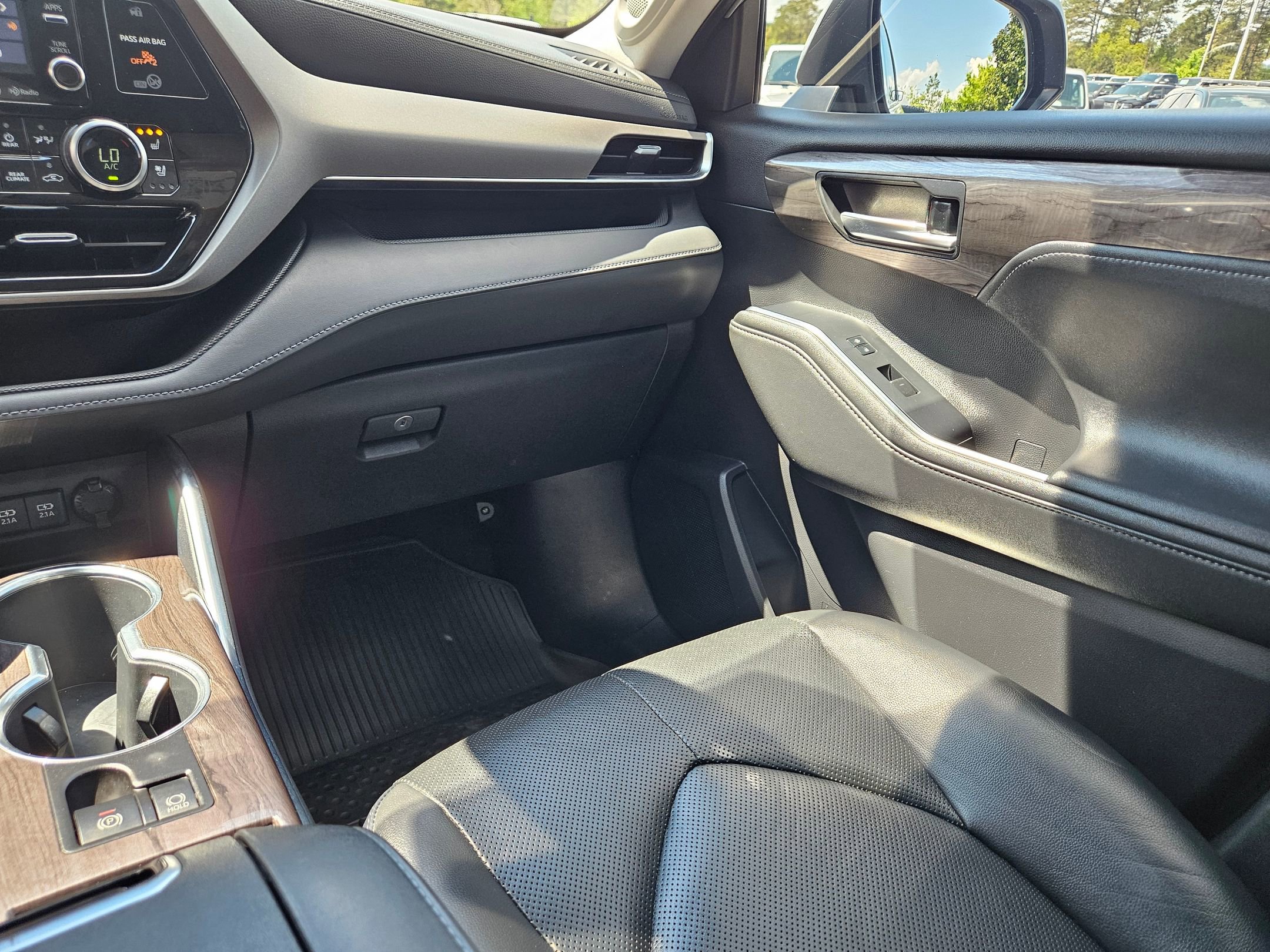 Used 2020 Toyota Highlander Limited image 11