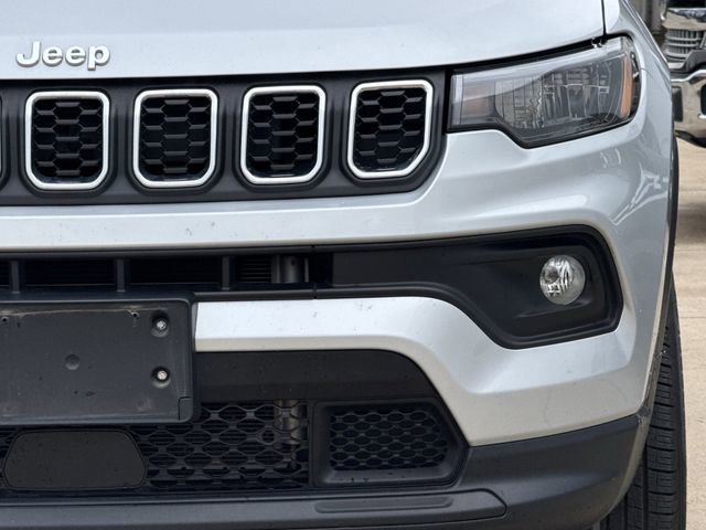 Used 2025 Jeep Compass Latitude AWD/4WD image 9