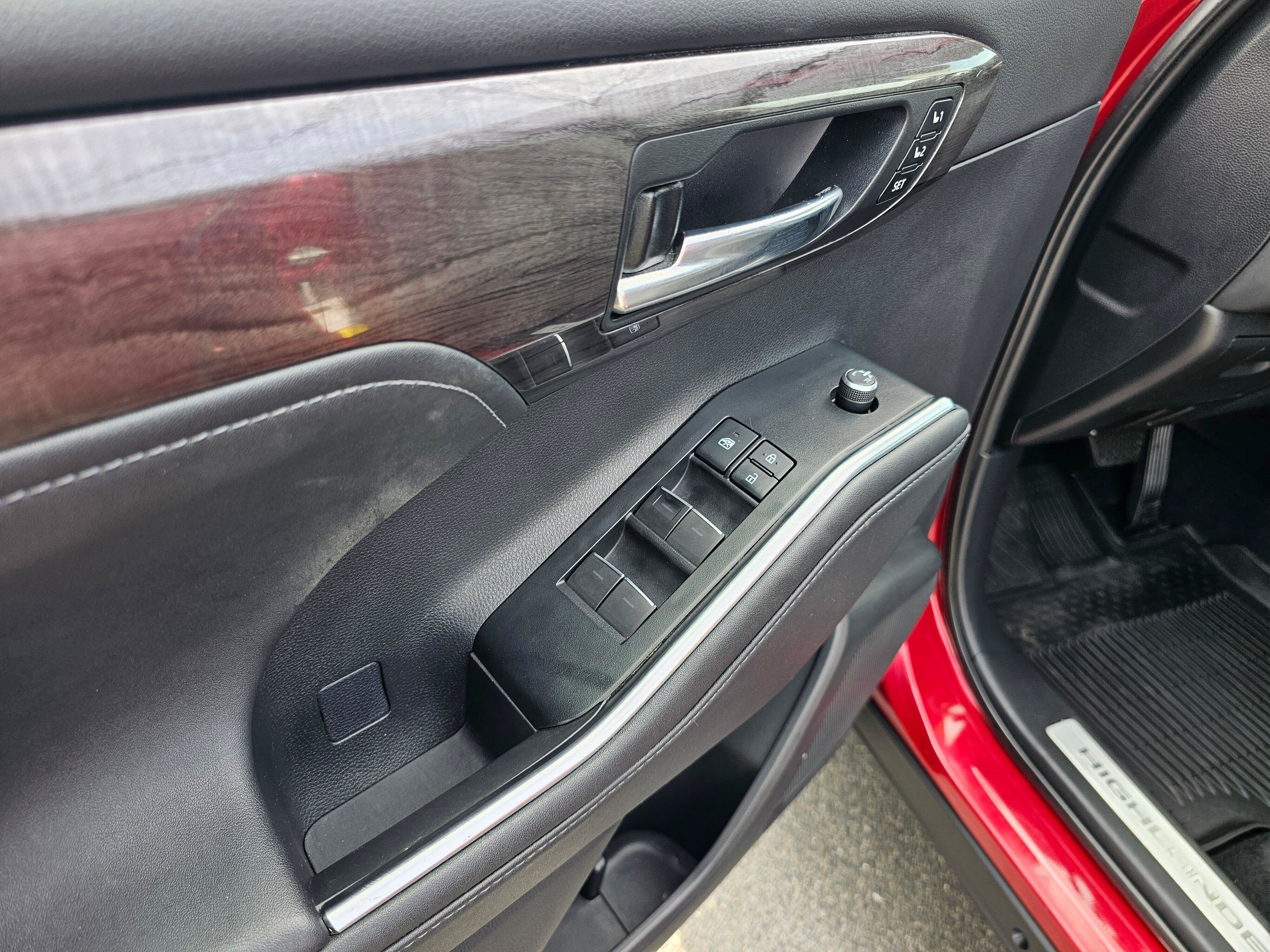 Used 2021 Toyota Highlander Limited AWD/4WD image 19