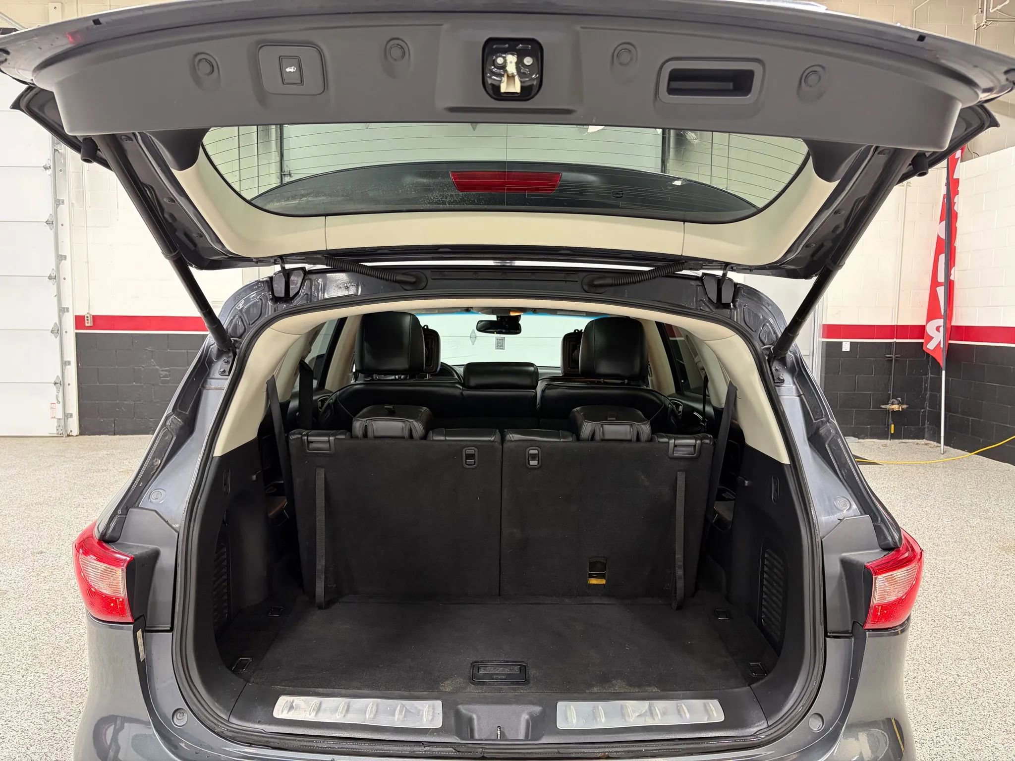 Used 2013 INFINITI JX35 AWD w/ Premium Pkg image 24