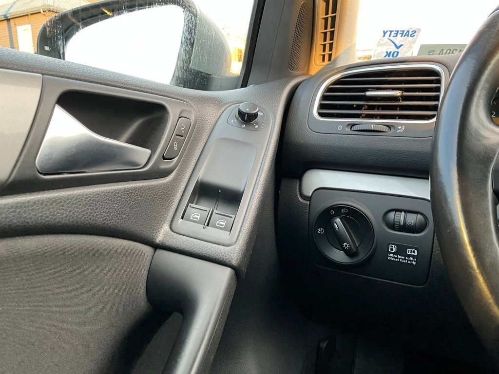 Used 2013 Volkswagen Golf TDI image 23