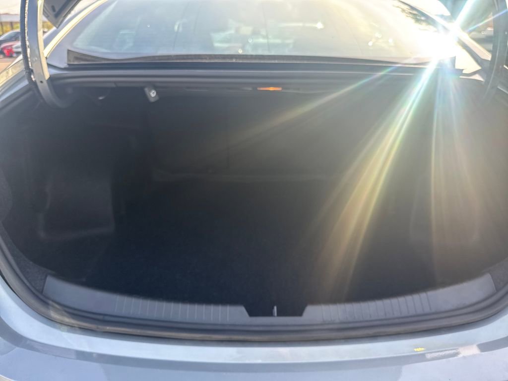 Used 2024 Chevrolet Malibu RS FWD image 21
