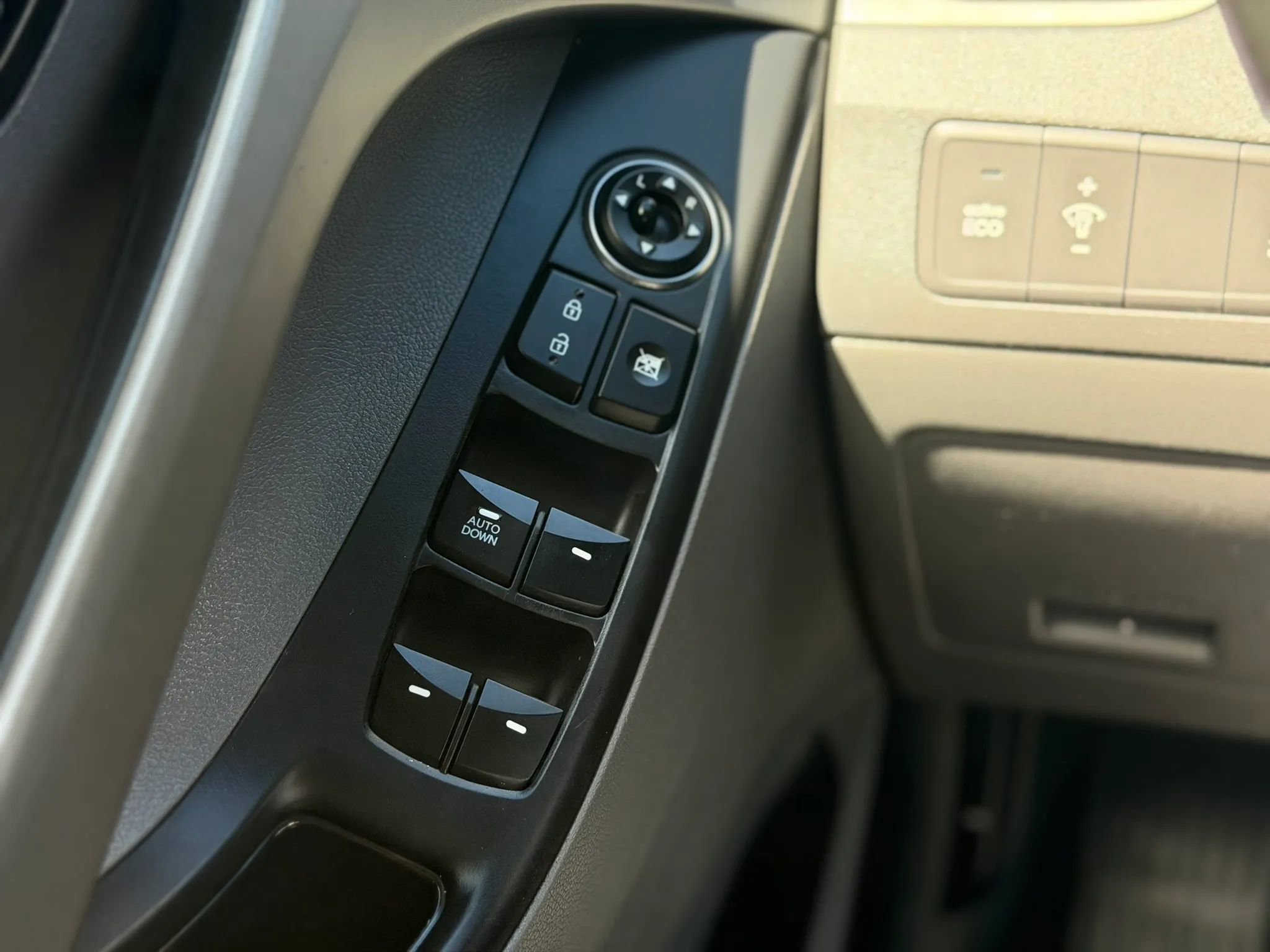 Used 2015 Hyundai Elantra SE image 29