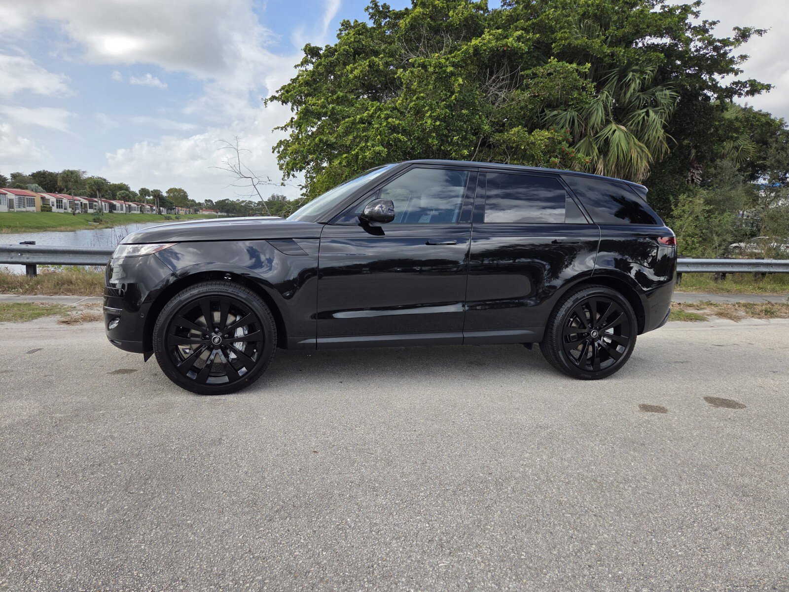 New 2025 Land Rover Range Rover Sport SE image 14