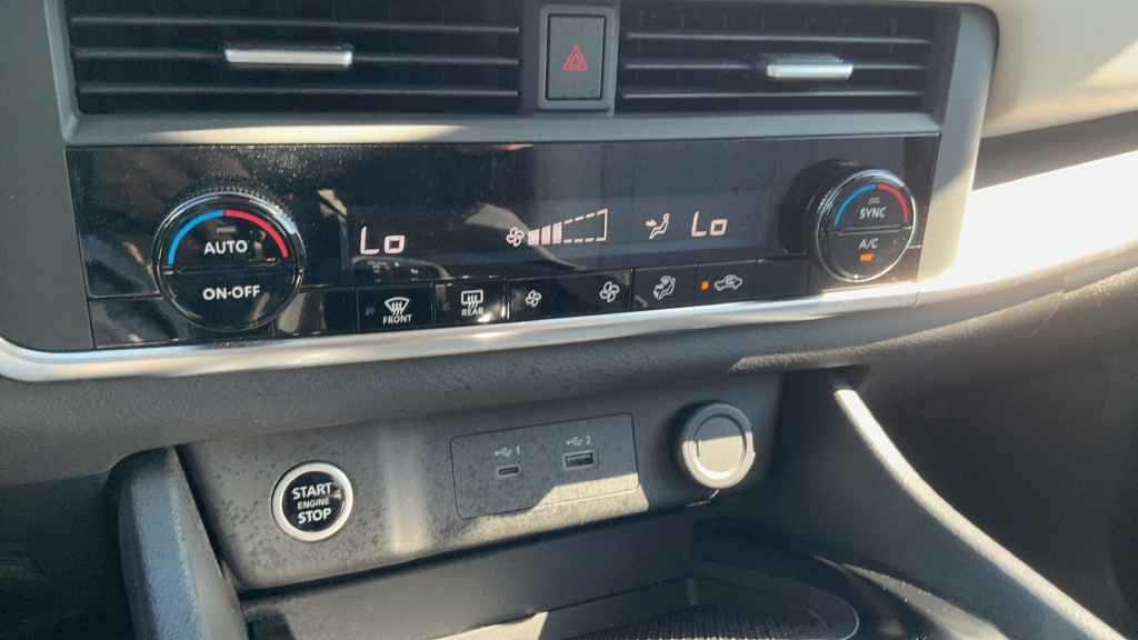 Used 2023 Nissan Rogue SV FWD image 16