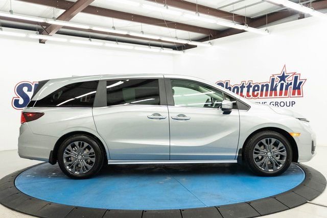 New 2026 Honda Odyssey Touring image 13