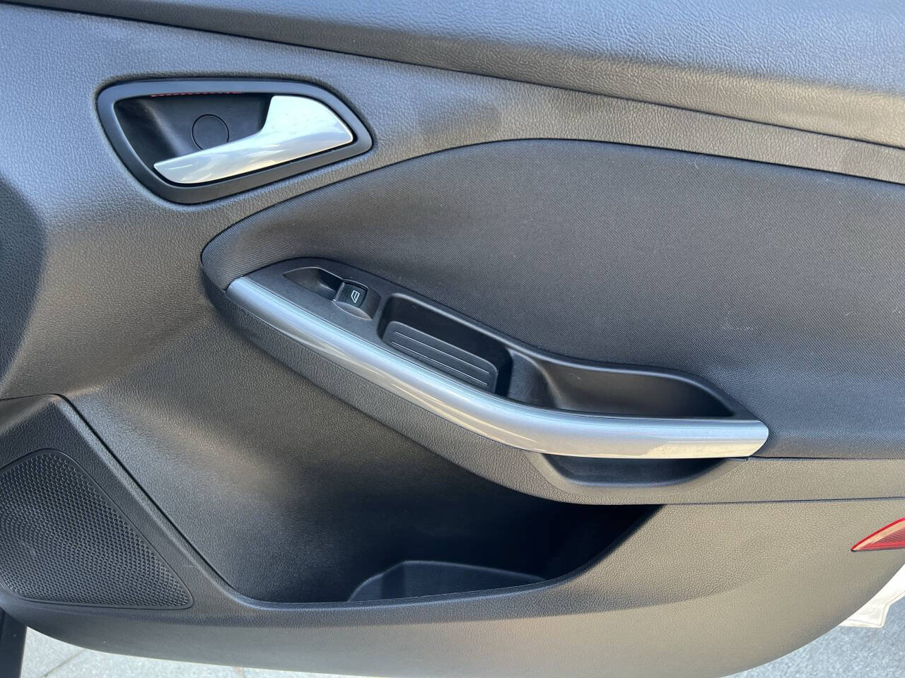 Used 2013 Ford Focus Titanium w/ Titanium Handling Pkg FWD image 26