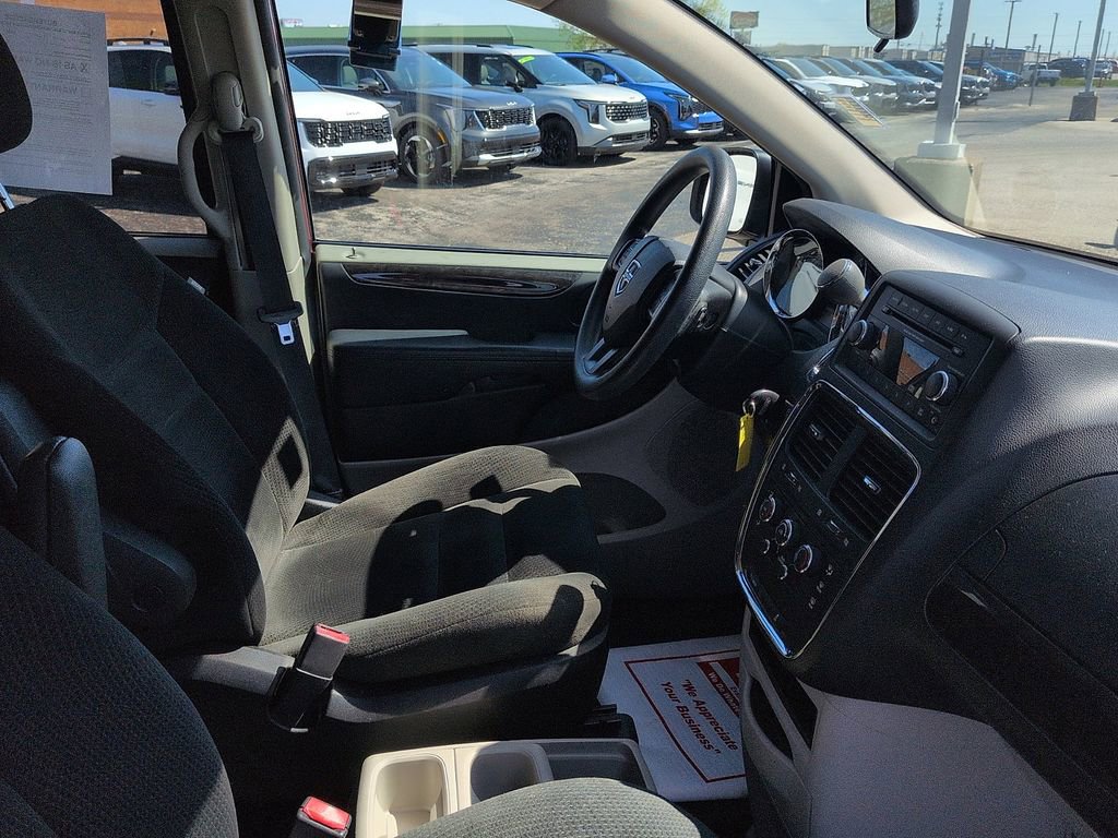 Used 2016 Dodge Grand Caravan SE w/ Quick Order Package 29E SE image 7