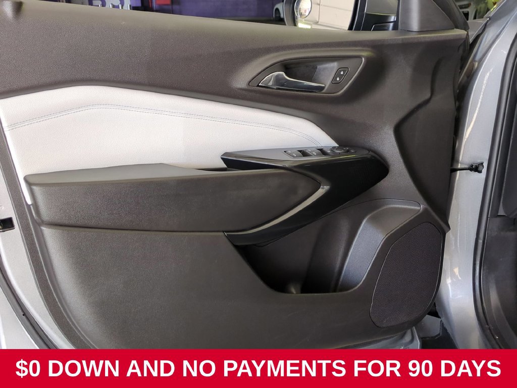 Used 2025 Chevrolet Trax LT w/ LT Convenience Package FWD image 11
