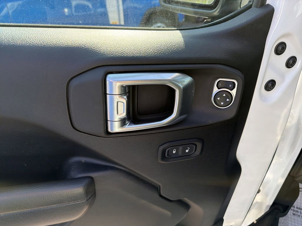 Used 2025 Jeep Gladiator Sport AWD/4WD image 15
