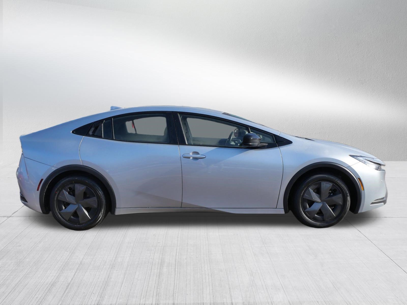 Used 2024 Toyota Prius LE FWD image 8