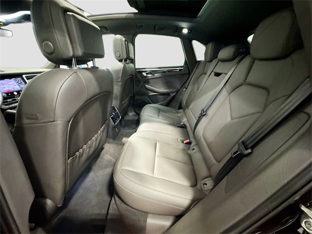 Used 2025 Porsche Macan image 26