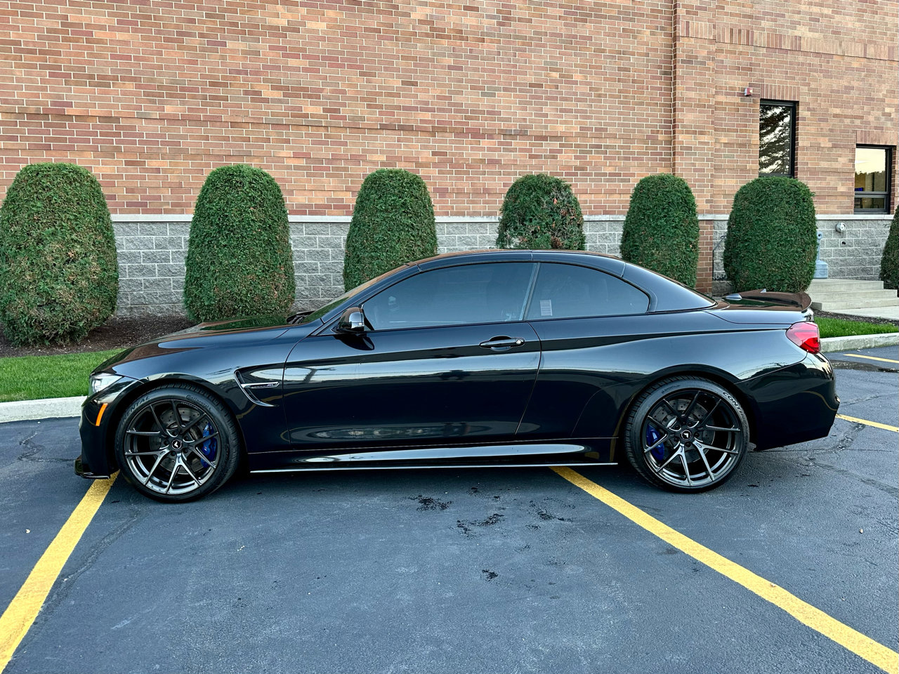 Used 2020 BMW M4 Convertible image 3