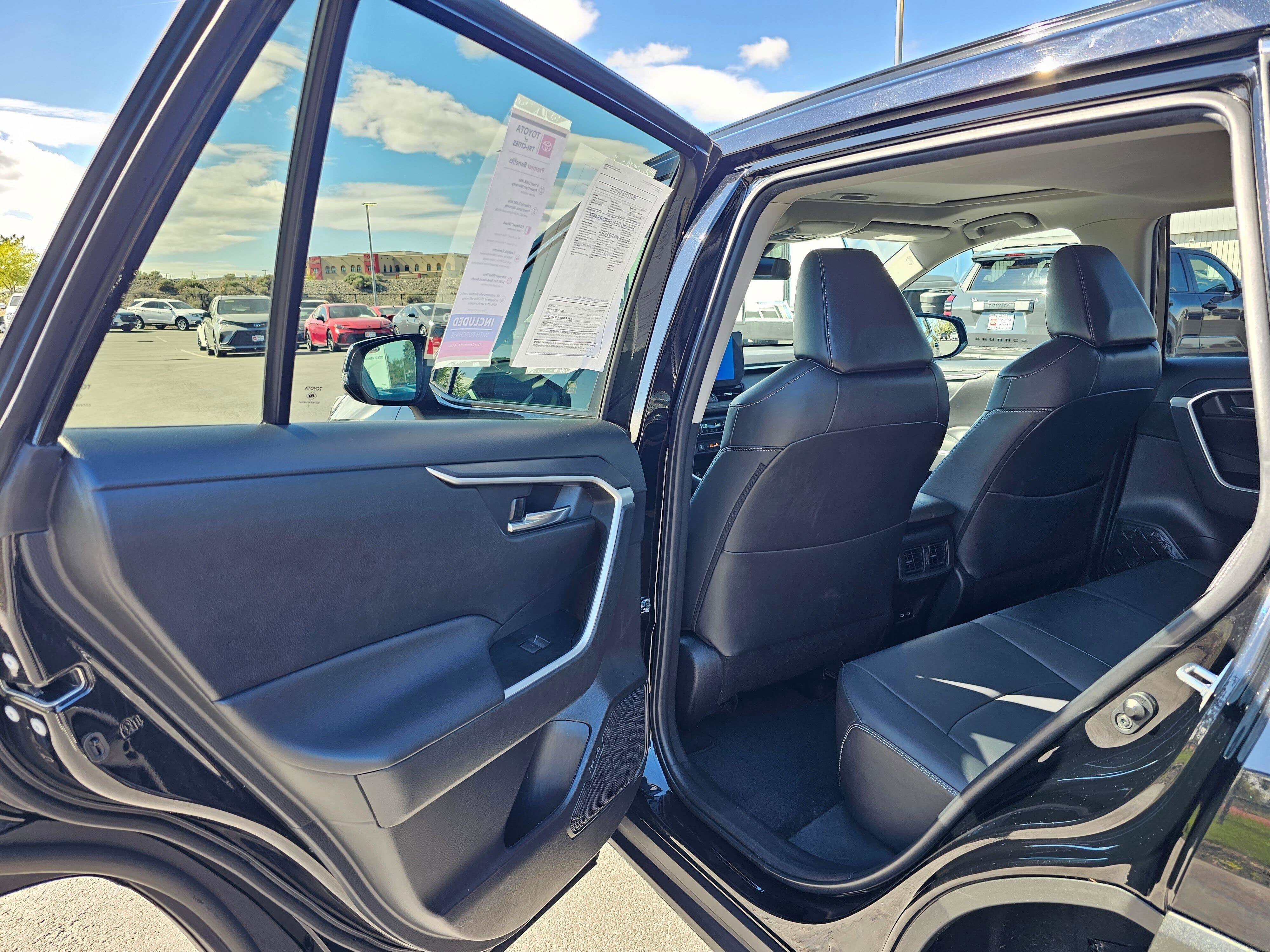 Used 2023 Toyota RAV4 XLE Premium image 16