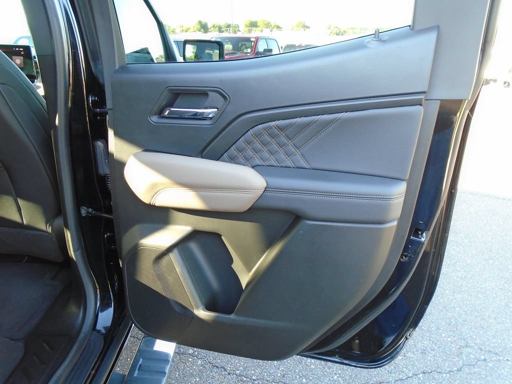 Used 2025 GMC Canyon Denali AWD/4WD image 9