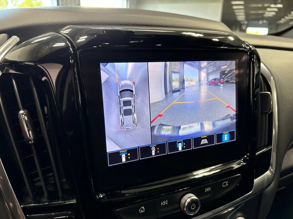 Used 2023 Chevrolet Traverse LT w/ LT Premium Package AWD/4WD image 24