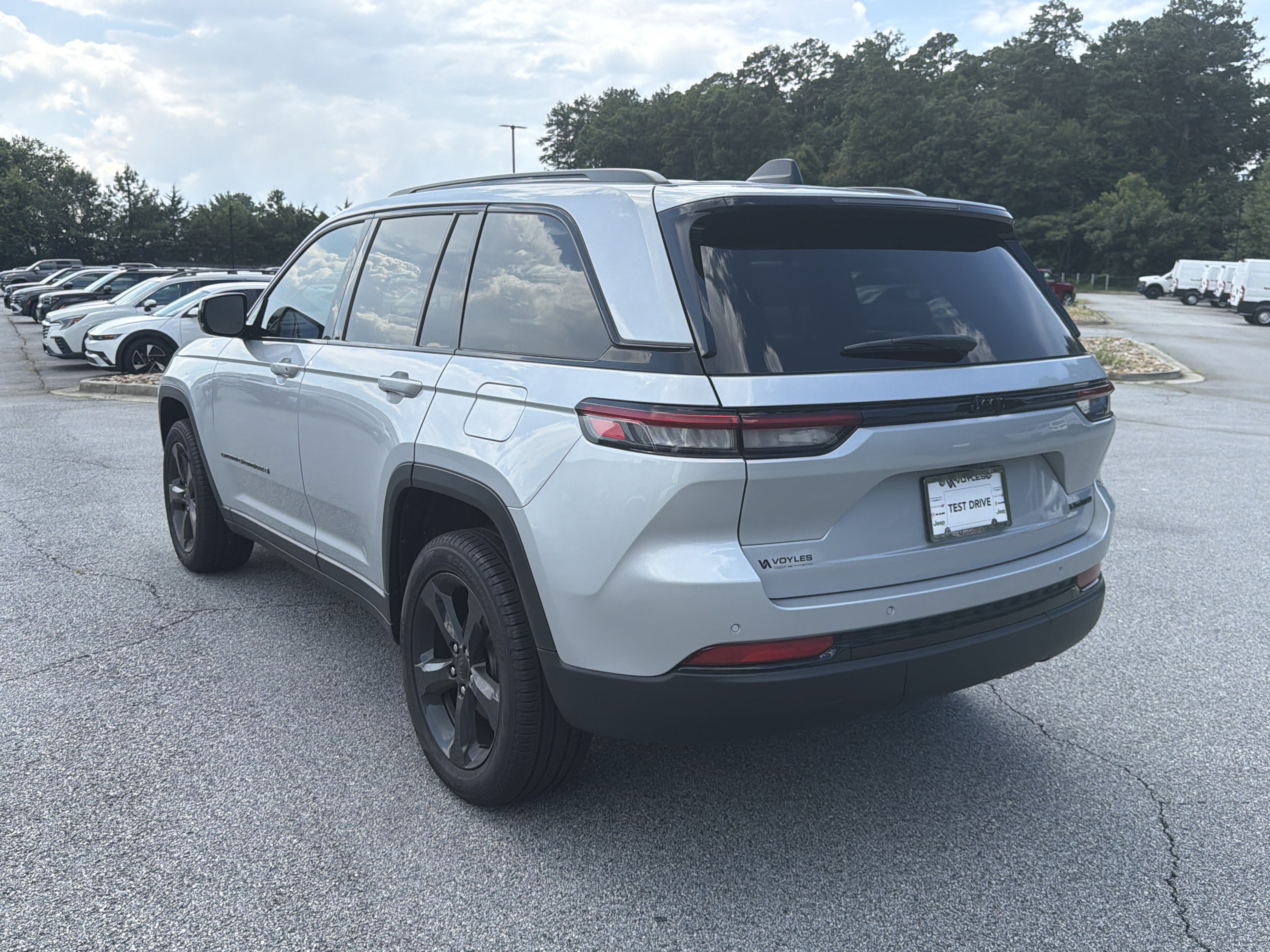 New 2025 Jeep Grand Cherokee Limited w/ Black Appearance Package RWD image 6