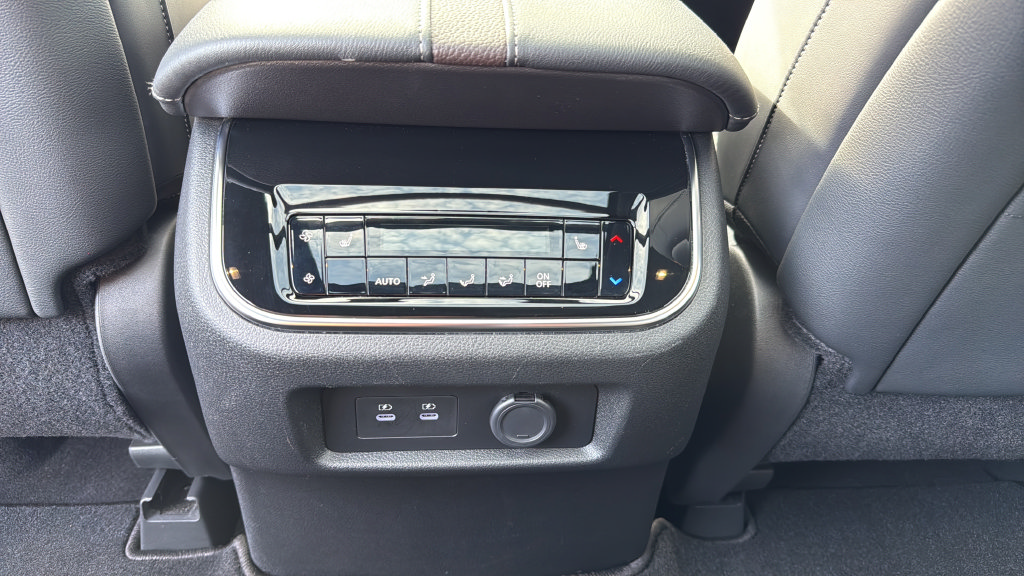 Used 2025 Nissan Armada Platinum w/ Convenience Package AWD/4WD image 26